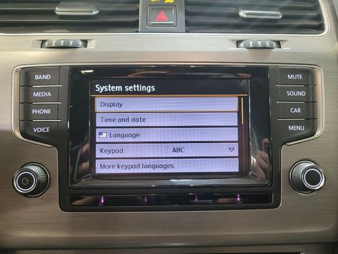 Used 2015 Volkswagen Golf 4-Door FWD image 25