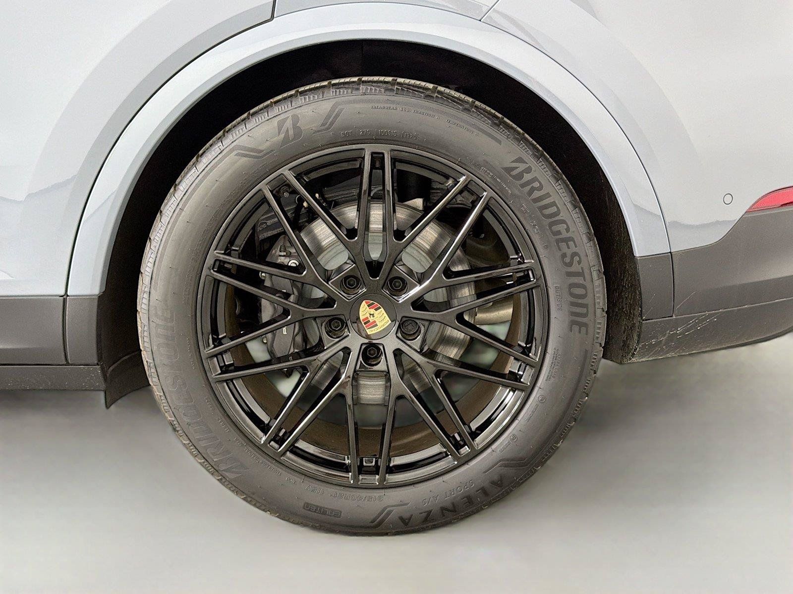 Certified 2025 Porsche Cayenne AWD/4WD image 12