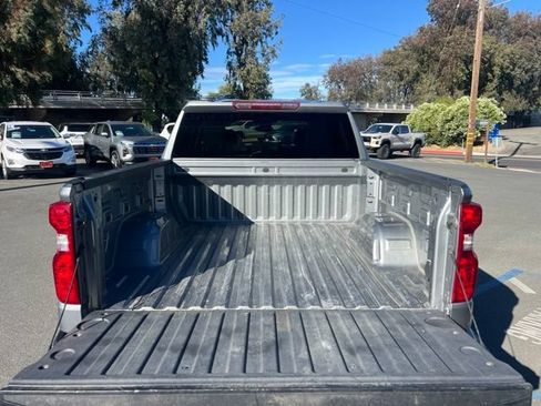 Used 2023 Chevrolet Silverado 1500 LT AWD/4WD image 9
