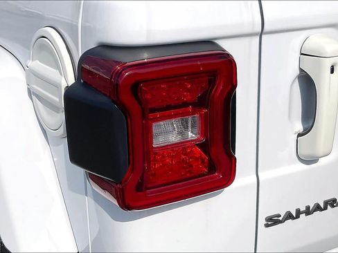 Used 2025 Jeep Wrangler Unlimited Sahara AWD/4WD image 25