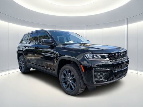 New 2026 Jeep Grand Cherokee Limited AWD/4WD image 1