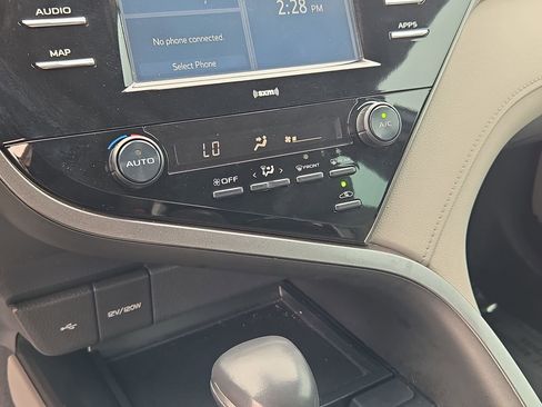Used 2020 Toyota Camry SE w/ Carpet Mat Package FWD image 20