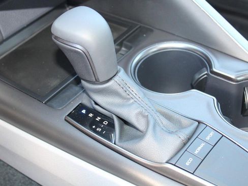 Used 2024 Toyota Camry SE image 18