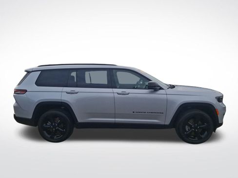 Used 2025 Jeep Grand Cherokee L Altitude image 2
