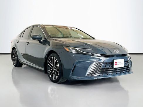 Used 2025 Toyota Camry XLE w/ Premium Package FWD image 3