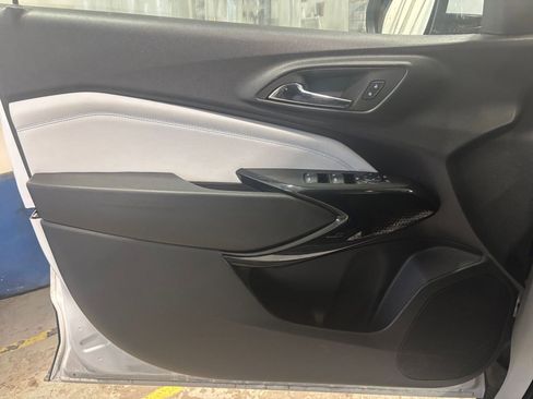 Used 2025 Chevrolet Trax LT w/ LT Convenience Package image 20