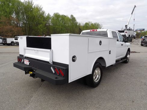 Used 2024 RAM 3500 Tradesman w/ Chrome Appearance Group AWD/4WD image 7