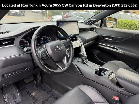 Used 2021 Toyota Venza Limited image 18