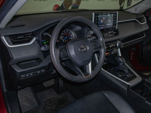 Used 2021 Toyota RAV4 XLE Premium AWD/4WD image 5