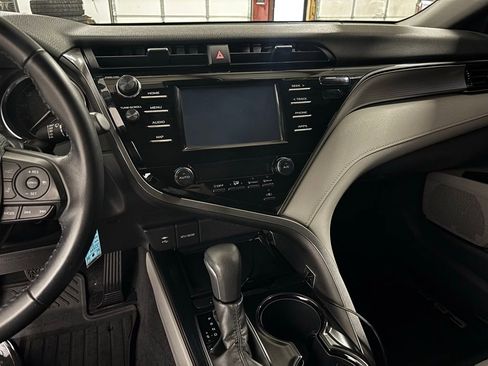 Used 2019 Toyota Camry SE image 18