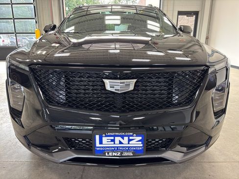 Used 2024 Cadillac XT4 Sport image 3