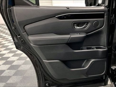 Used 2025 Honda Pilot EX-L image 22