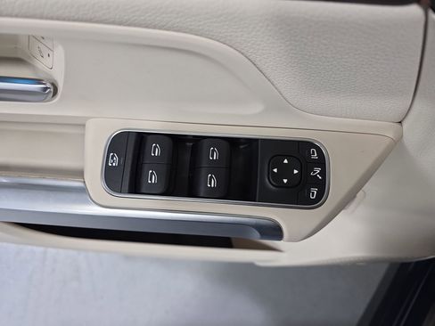 Certified 2023 Mercedes-Benz EQB 250+ image 27