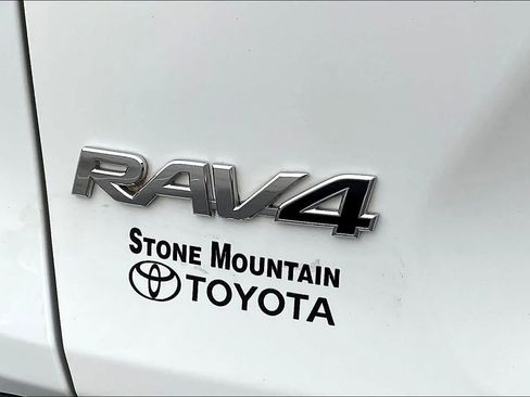 Used 2024 Toyota RAV4 XLE FWD image 31