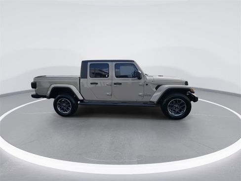 Used 2020 Jeep Gladiator Overland image 9