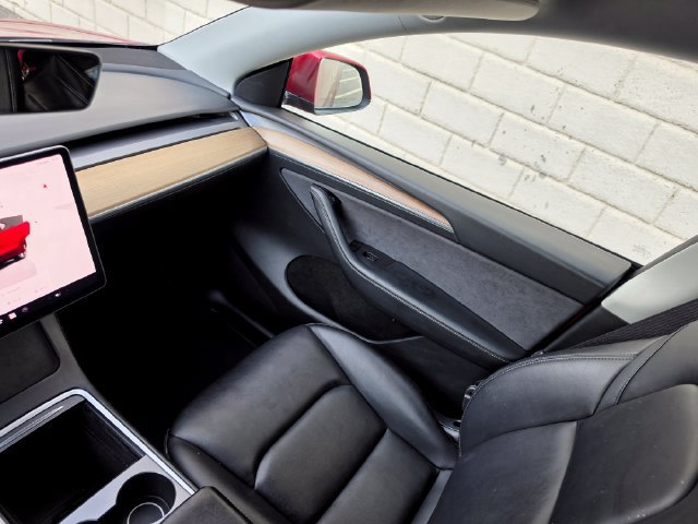 Used 2024 Tesla Model Y Long Range AWD/4WD image 39
