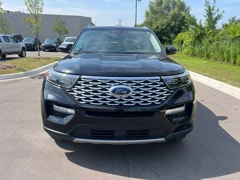 Used 2023 Ford Explorer Platinum w/ Technology Package AWD/4WD image 2