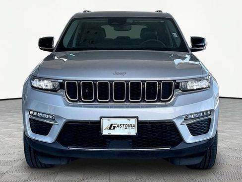 Used 2023 Jeep Grand Cherokee Limited AWD/4WD image 2