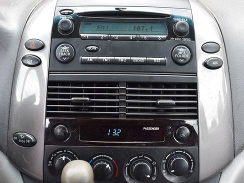 Used 2010 Toyota Sienna CE FWD image 28