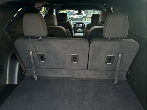 Used 2023 Chevrolet Traverse LT image 19