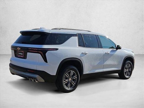 New 2026 Chevrolet Traverse LT image 2