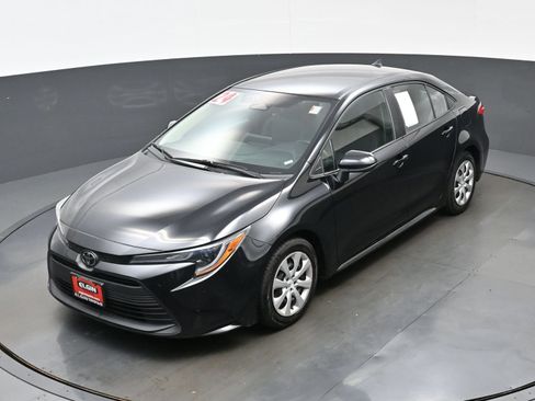 Used 2024 Toyota Corolla LE FWD image 34