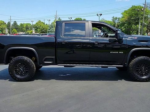 Used 2024 Chevrolet Silverado 2500 ZR2 w/ Technology Package AWD/4WD image 9
