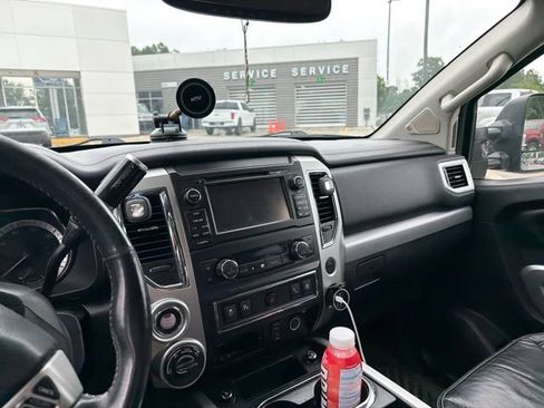 Used 2017 Nissan Titan PRO-4X w/ Pro-4x Convenience Package AWD/4WD image 11
