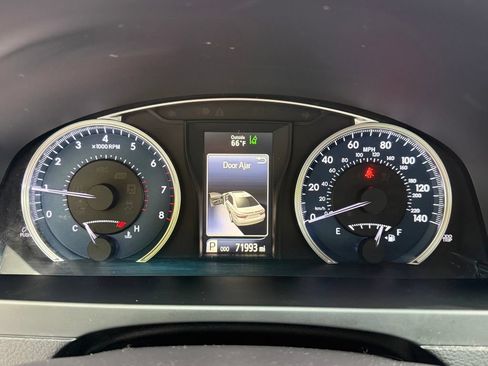 Used 2017 Toyota Camry XLE w/ Moonroof Package FWD image 31