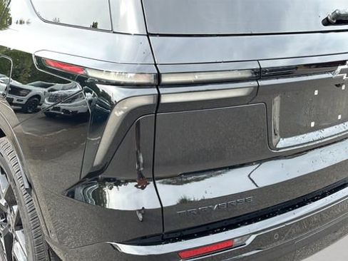 Used 2024 Chevrolet Traverse RS image 29