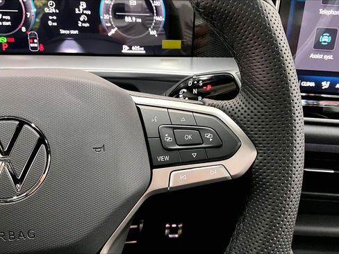 New 2026 Volkswagen Tiguan SE R-Line image 18