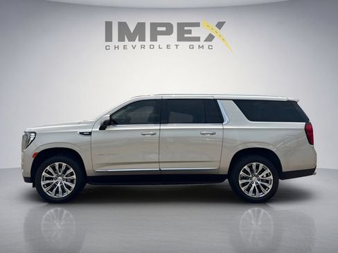 Used 2023 GMC Yukon XL Denali w/ Advanced Technology Package AWD/4WD image 2