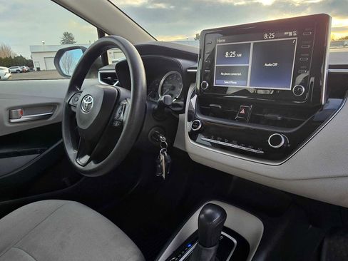 Used 2020 Toyota Corolla LE image 13