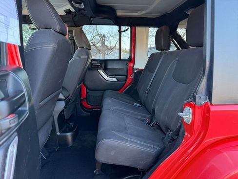 Used 2018 Jeep Wrangler Unlimited Sahara w/ Connectivity Group image 26