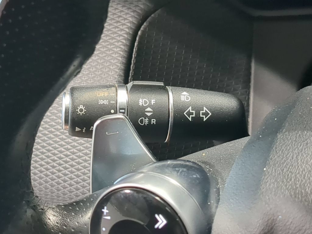 Used 2019 Land Rover Range Rover Velar R-Dynamic SE AWD/4WD image 32