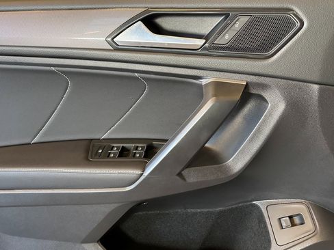 Used 2024 Volkswagen Tiguan SE image 20