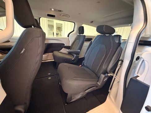 Used 2023 Chrysler Voyager LX FWD image 14