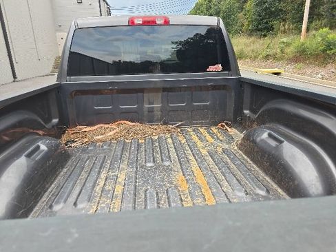 Used 2017 RAM 1500 Express RWD image 4