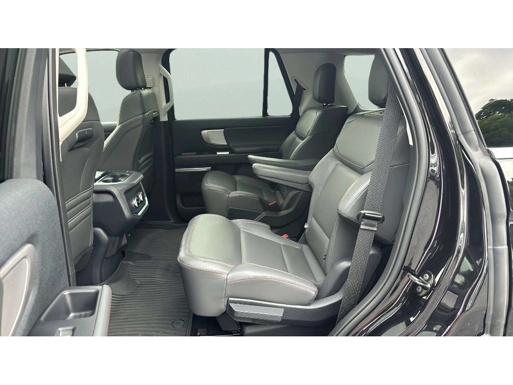 Used 2025 Ford Expedition Active AWD/4WD image 13