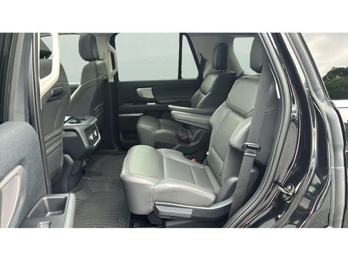 Used 2025 Ford Expedition Active AWD/4WD image 13