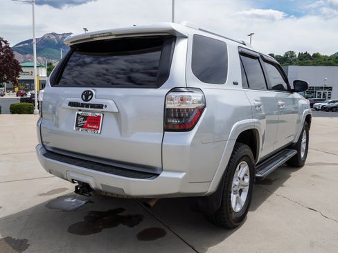 Used 2016 Toyota 4Runner SR5 AWD/4WD image 8