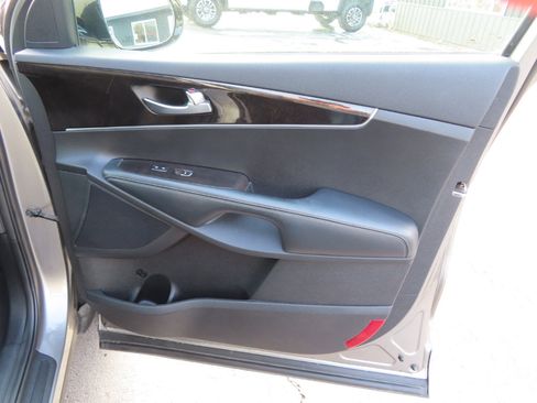 Used 2017 Kia Sorento LX w/ LX Convenience Package image 44