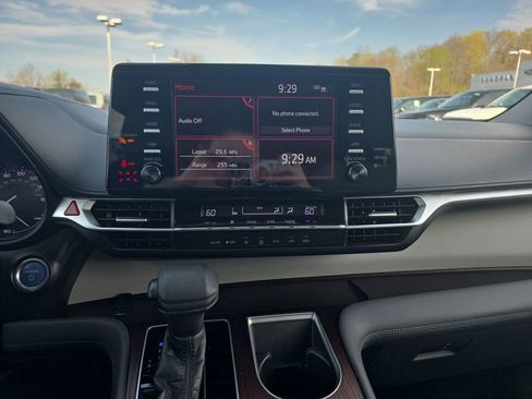 Used 2021 Toyota Sienna LE image 31