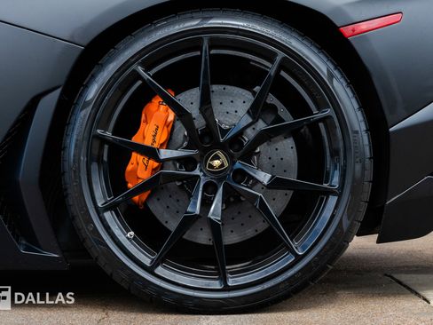 Used 2014 Lamborghini Aventador LP 700-4 image 9