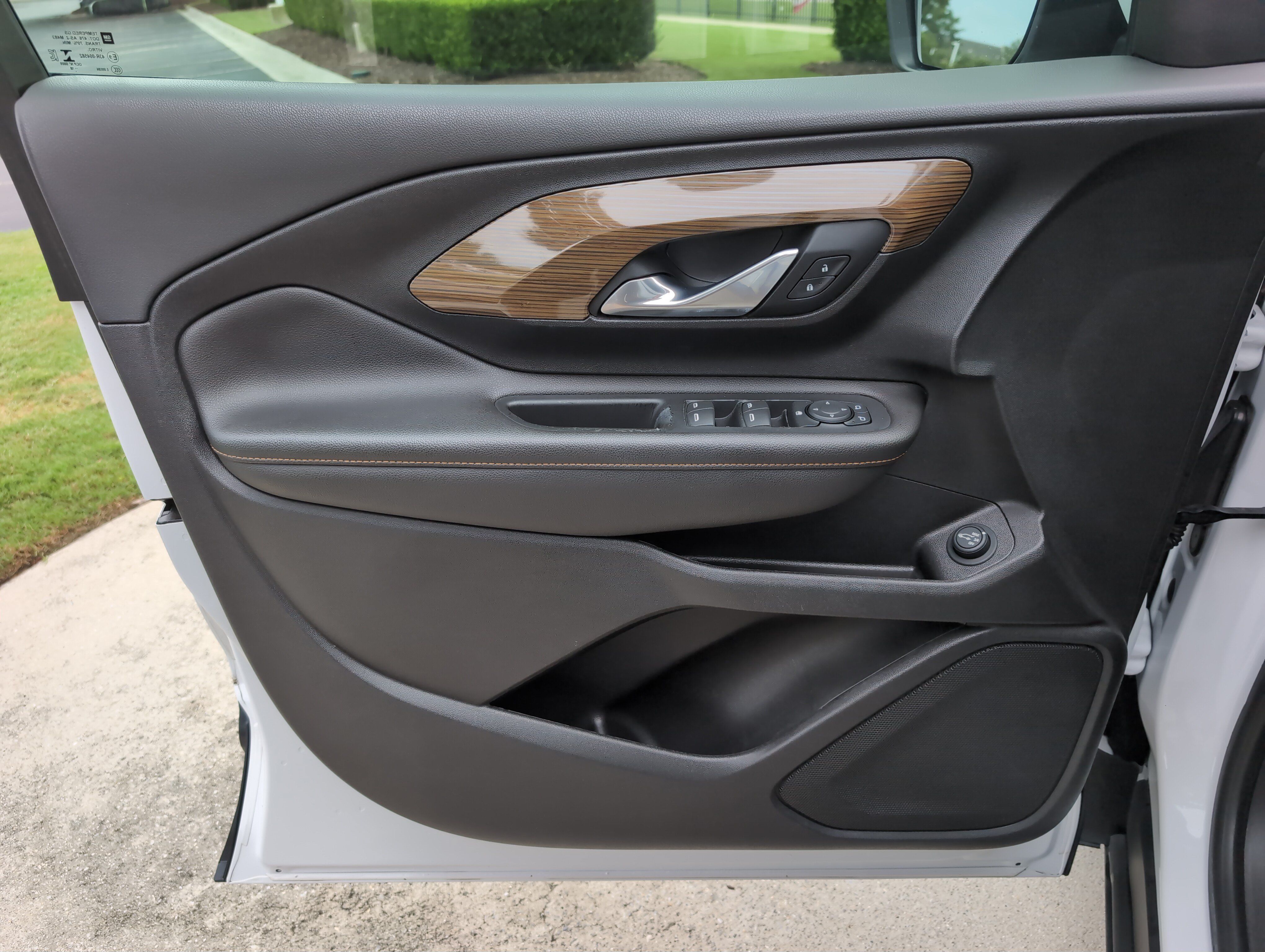 Used 2018 GMC Terrain SLE w/ Driver Convenience Package FWD image 14