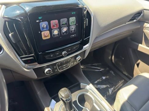 Used 2019 Chevrolet Traverse LT w/ LT Premium Package AWD/4WD image 16