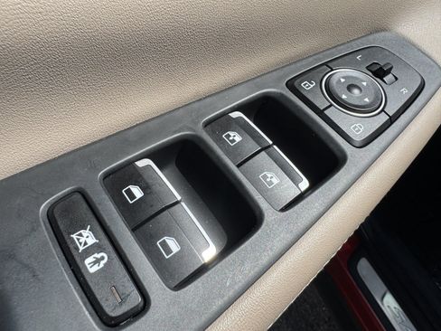 Used 2020 Hyundai Santa Fe Limited AWD/4WD image 10