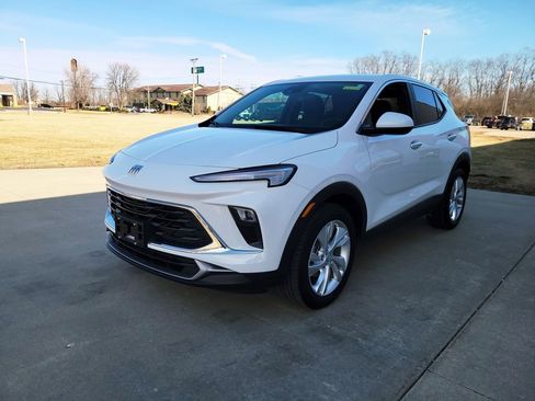 Used 2024 Buick Encore GX Preferred w/ Comfort Package image 2