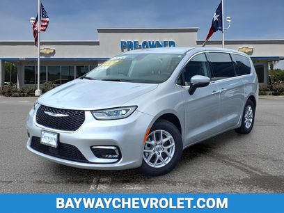 Used 2023 Chrysler Pacifica Touring-L