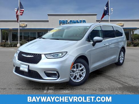 Used 2023 Chrysler Pacifica Touring-L image 1